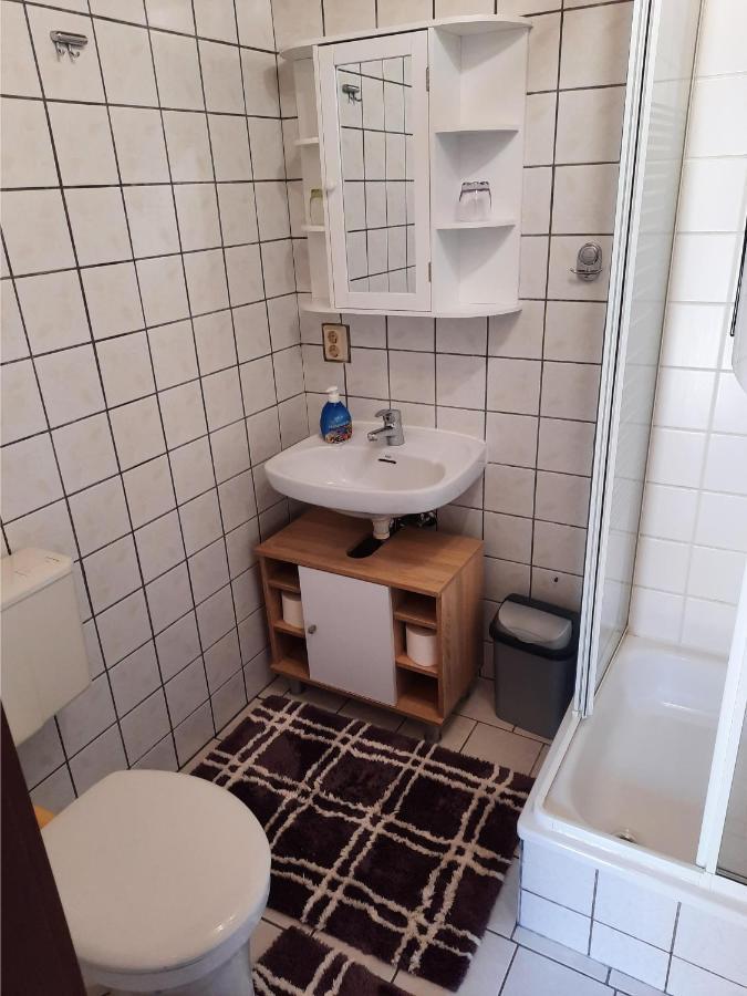 Lacky - Kleines Familienreihenmittelhaus In Grieben Hiddensee Esterno foto